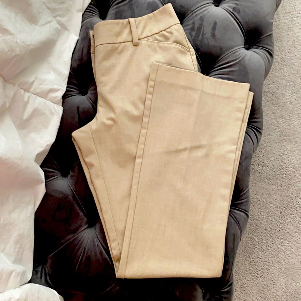 Size 6 NY&Co Women’s light khaki dress pant